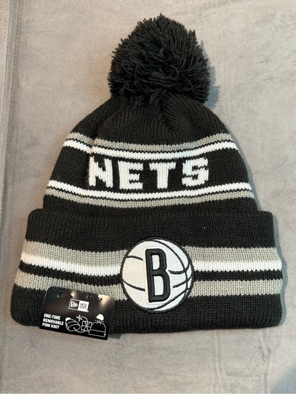New Era Brooklyn Nets Black & Gray Pom Knit Hat